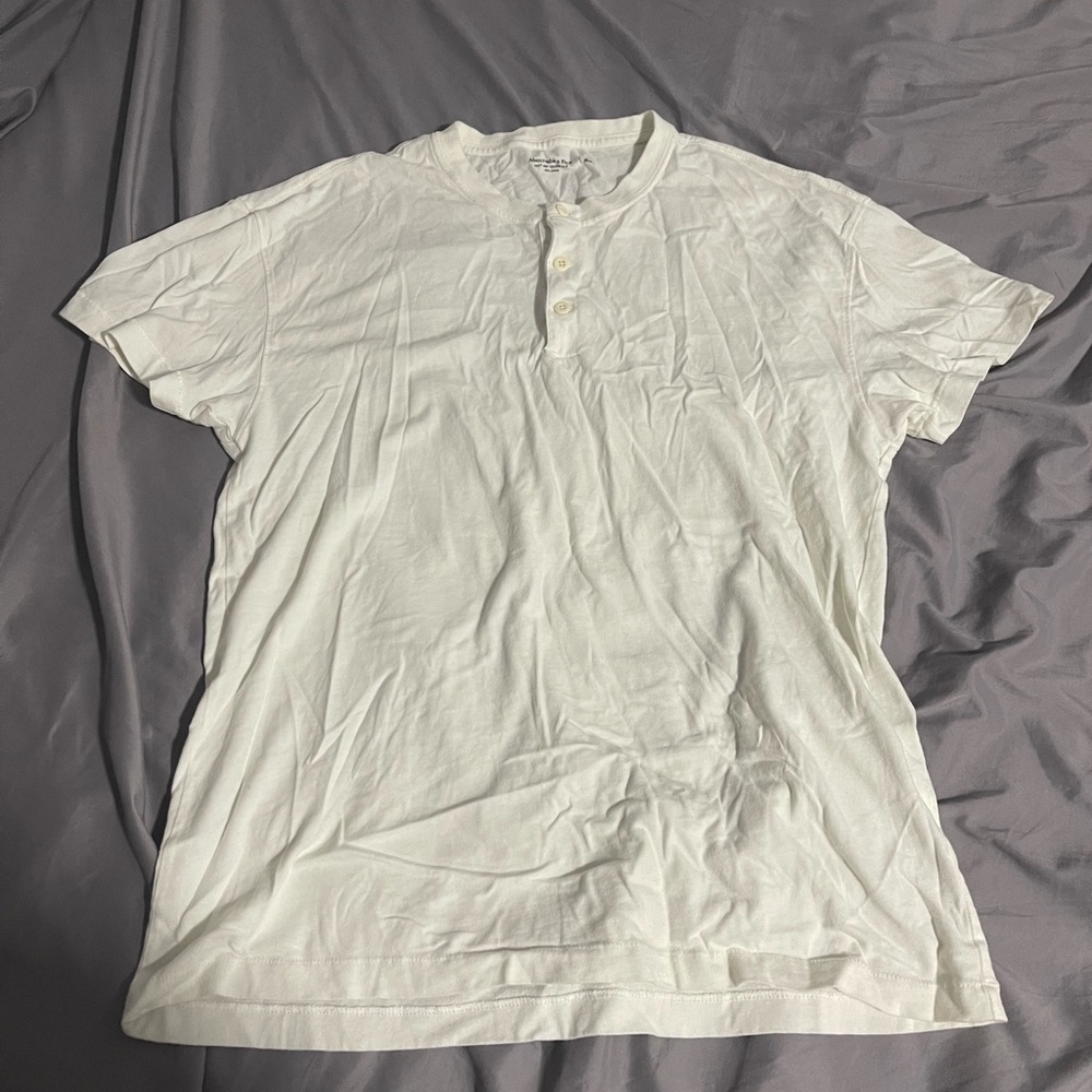 Abercrombie & Fitch Soft A&F Essentials Relaxed Three Button Tee